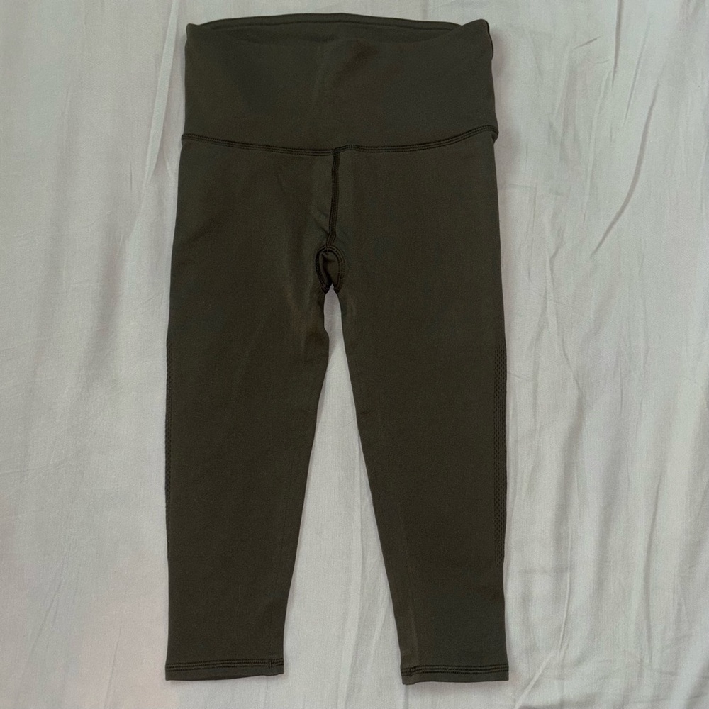 🏃‍♀️2/$56🏃‍♀️ Lululemon Women’s Olive Green High Rise Capri Tights